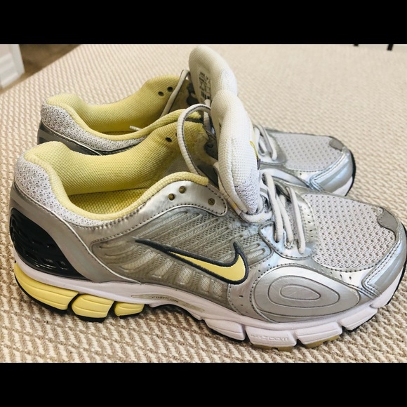 Women's Nike Zoom Vomero 4. Bowerman Series sz 7